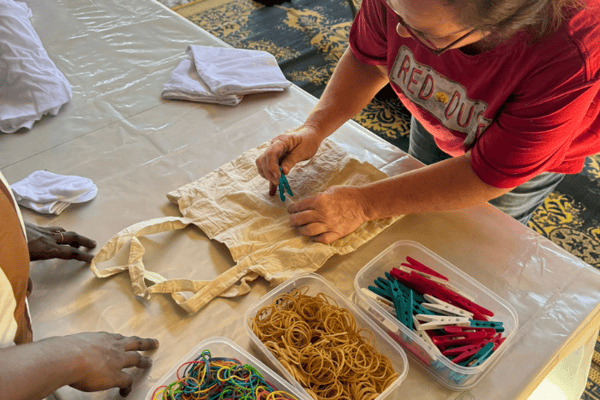 Wadeye tie dying station in action 2