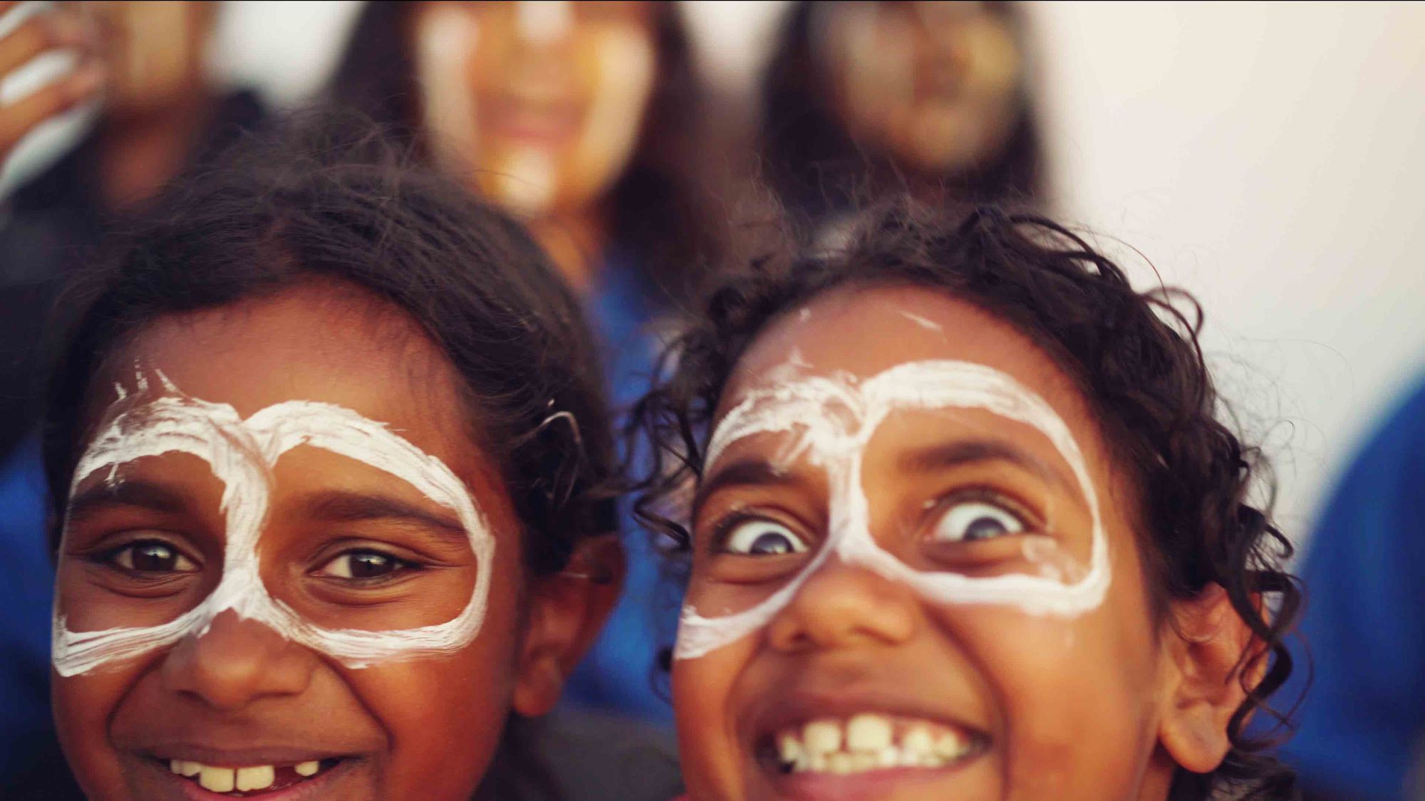 Tiwi girls punali 2-p-2000
