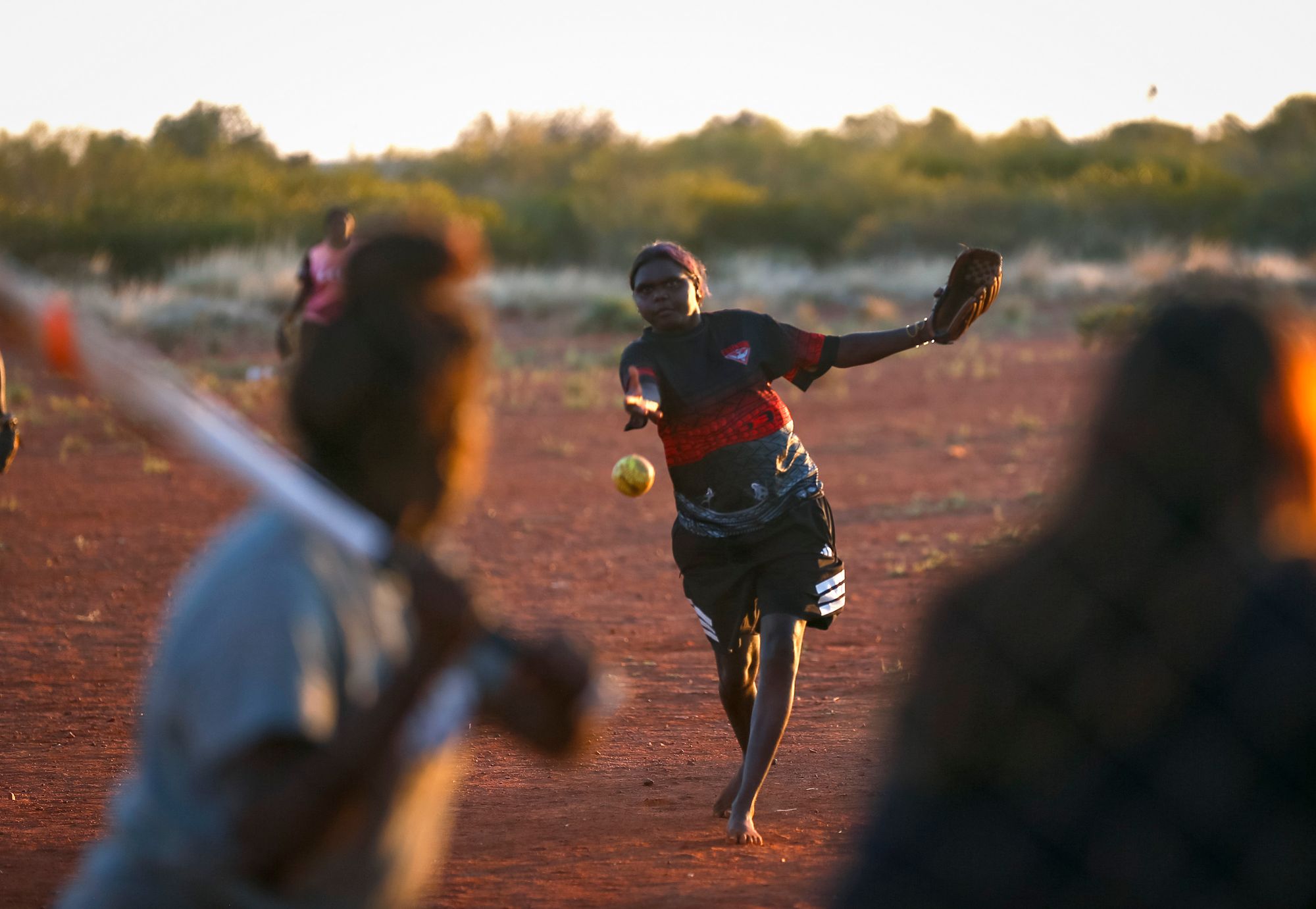 Walungurru (Kintore) celebrates 20 years working with Red Dust 1