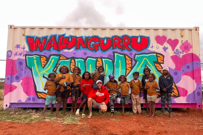 Walungurru Kuula. Transforming Kintore: One Mural at a Time